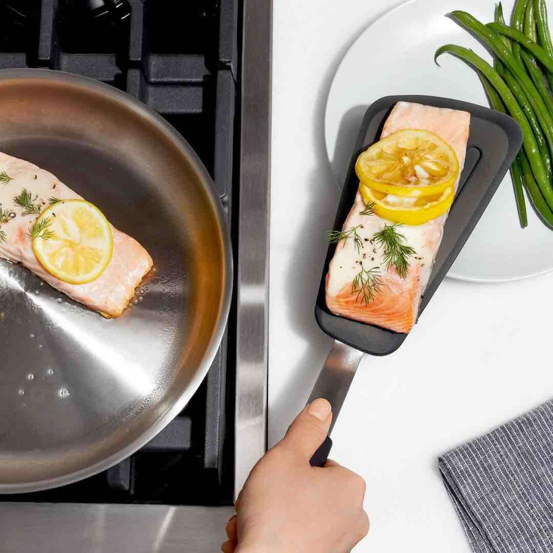 Goodgrips Silicone Flexible Omelet Turner - Image 3